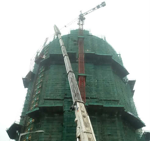 巴中市吊车在工地上作业